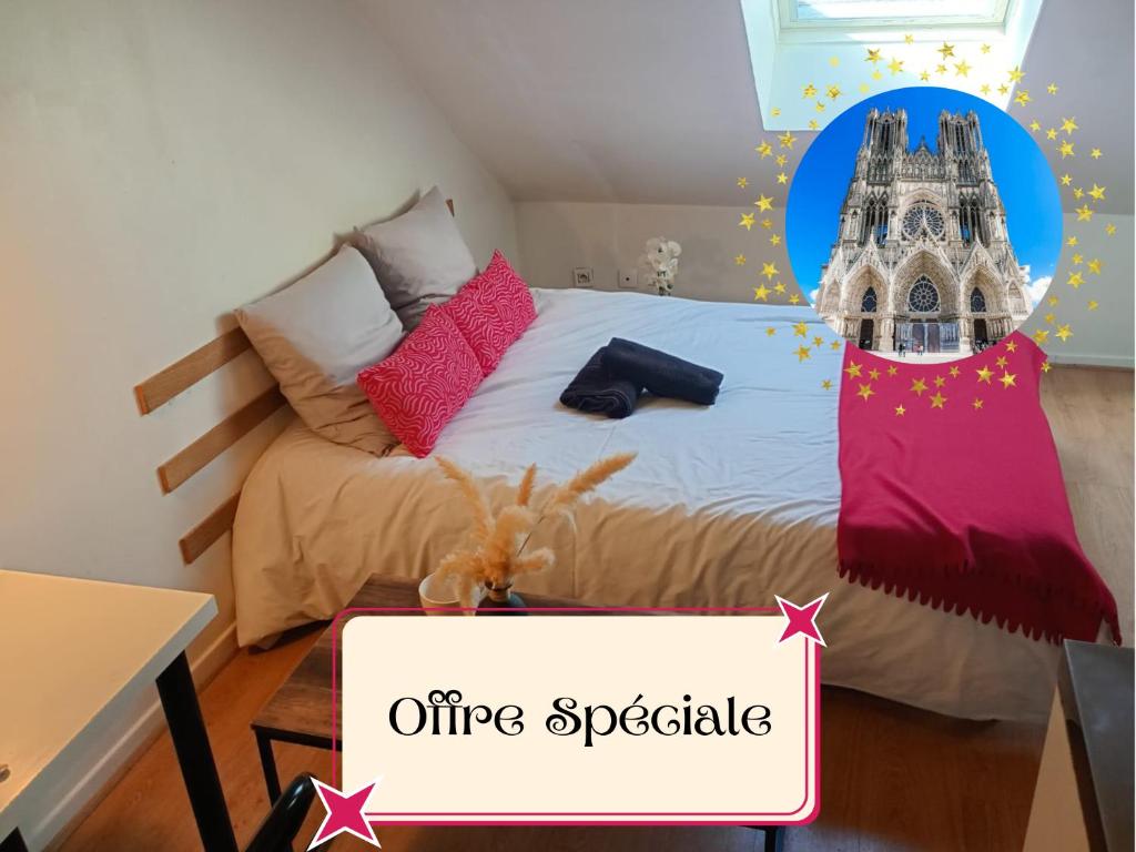 a bed with a sign that reads office spectacular at Studio zen JD54#1 in Reims