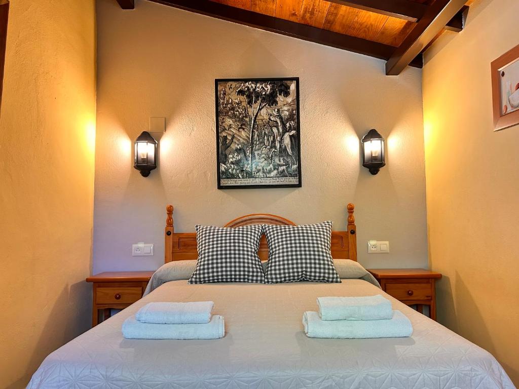 A bed or beds in a room at Casa el Rincon Cazorla