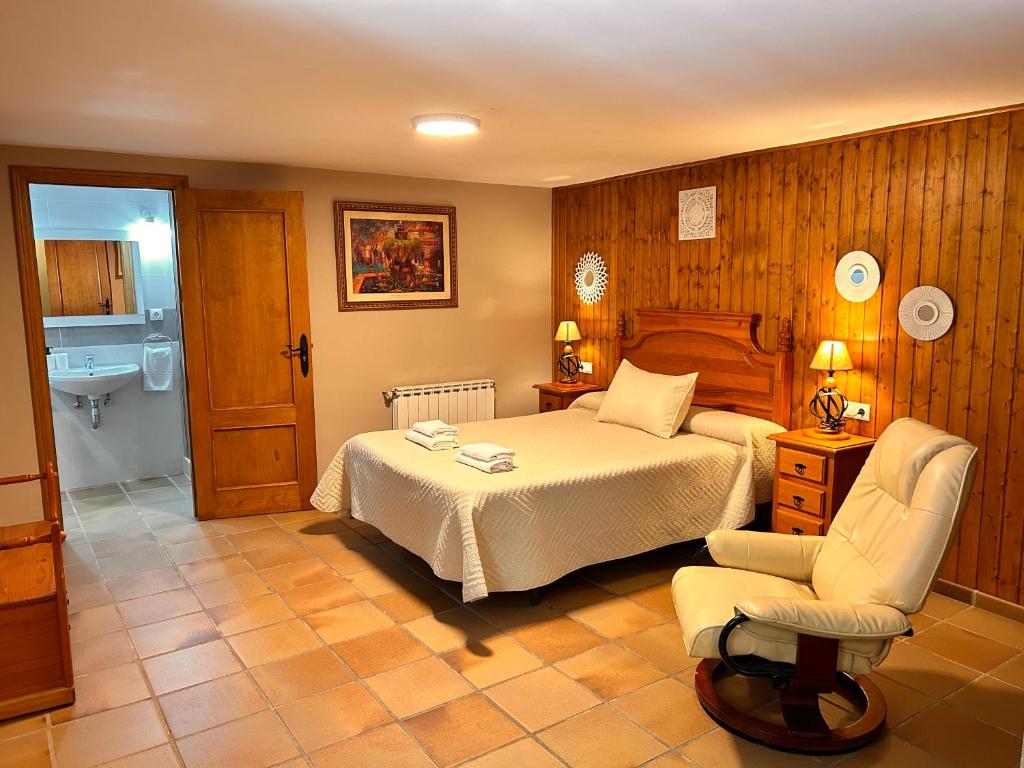 A bed or beds in a room at Casa el Rincon Cazorla