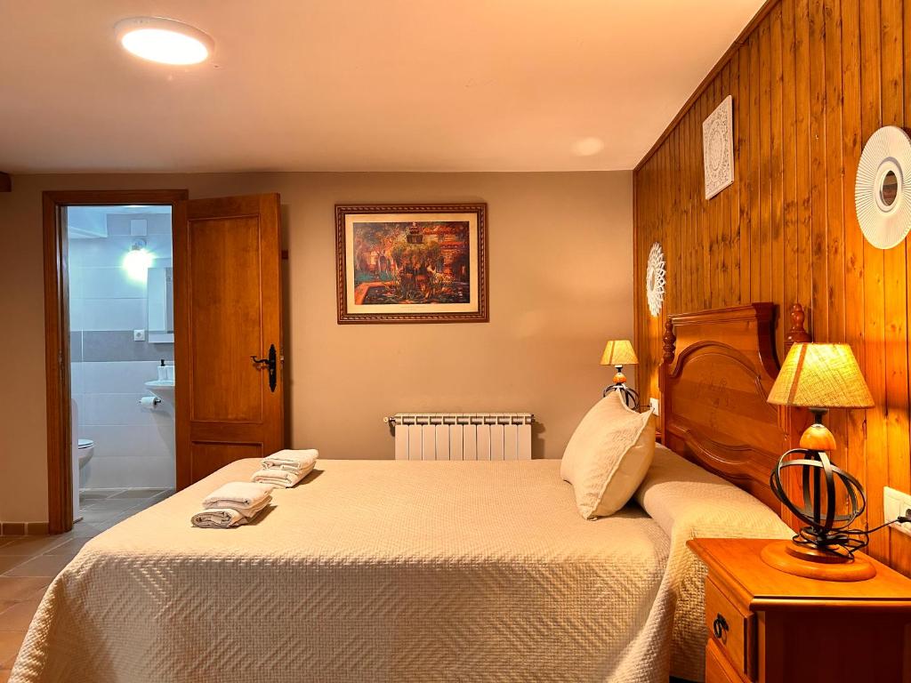 A bed or beds in a room at Casa el Rincon Cazorla