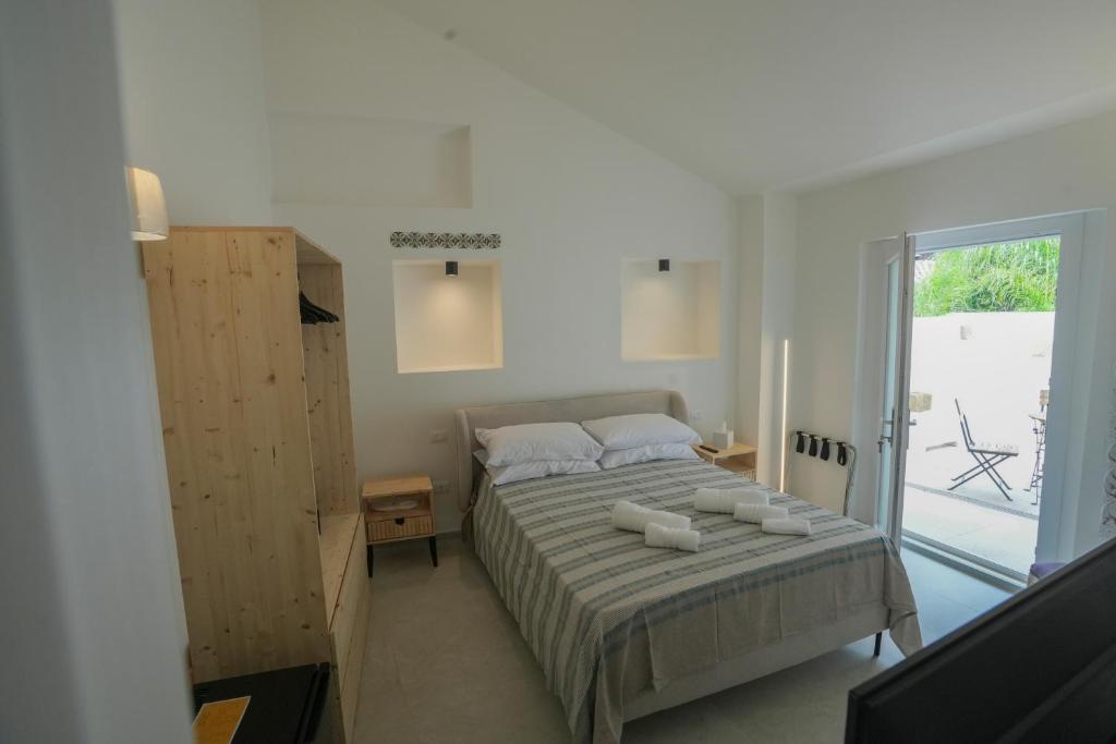 Praialonga Suites with Pool and Garden