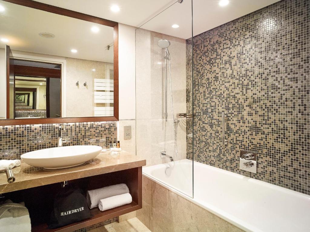 Koupelna v ubytování Crowne Plaza Bucharest by IHG