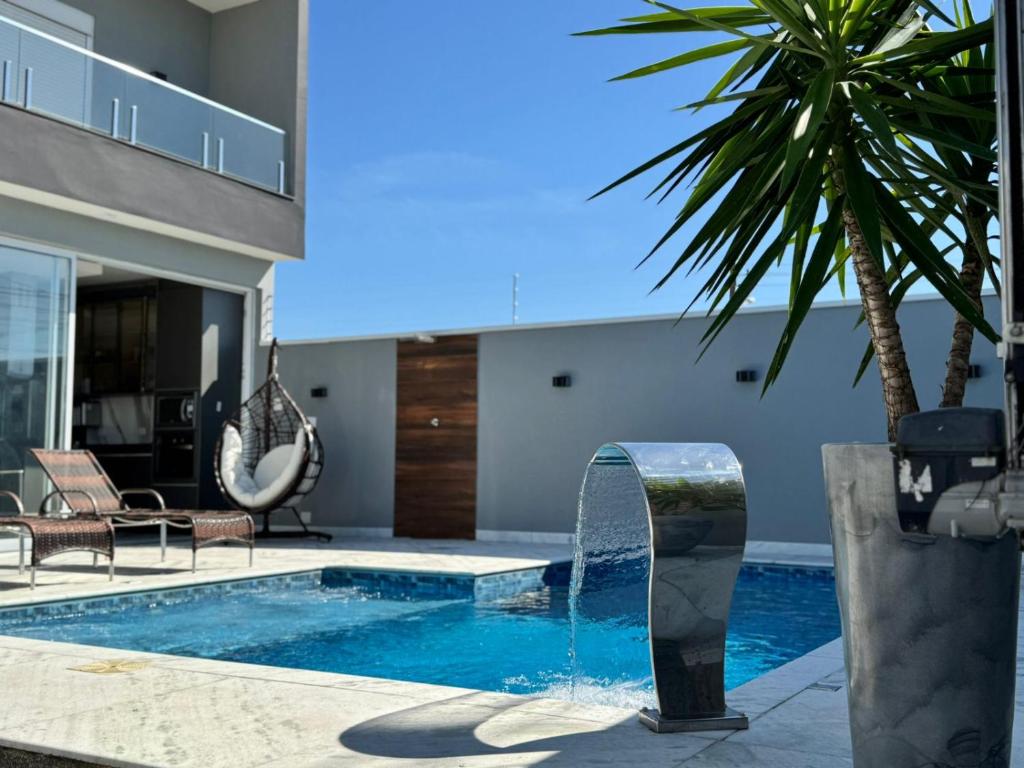 Swimmingpoolen hos eller tæt på Casa alto Padrão
