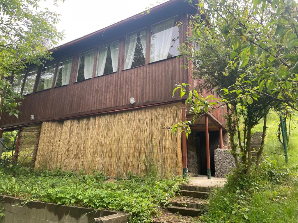 Un jardín fuera de Chata Maruška na Sýkořici