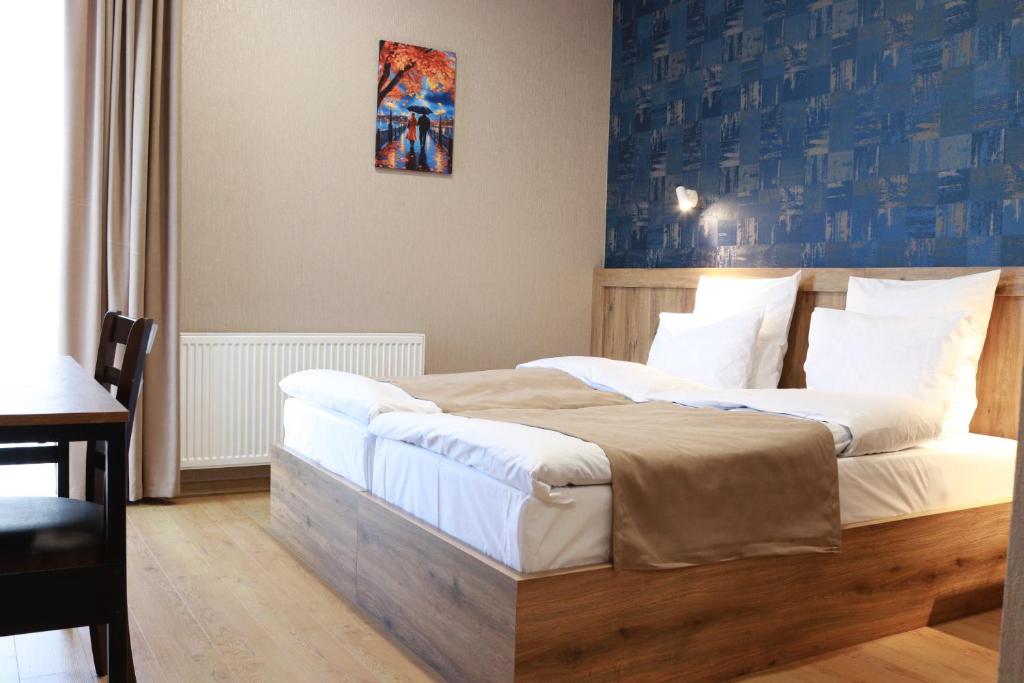 Ένα ή περισσότερα κρεβάτια σε δωμάτιο στο Hotel 717 Kazbegi