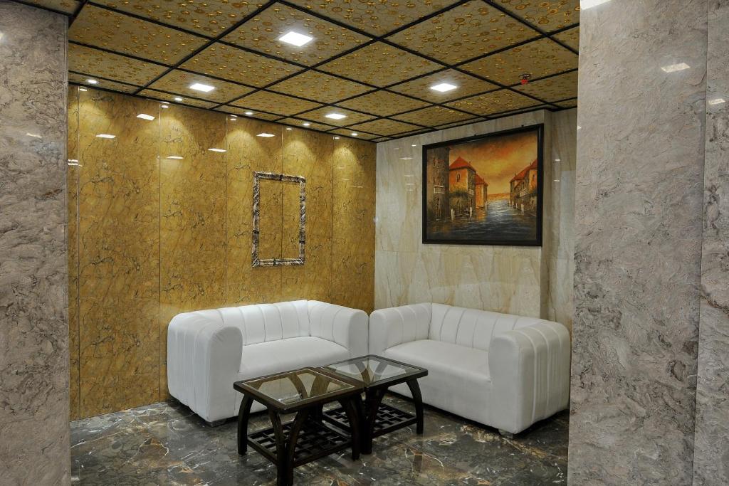 Posezení v ubytování Hotel O Flyover Inn
