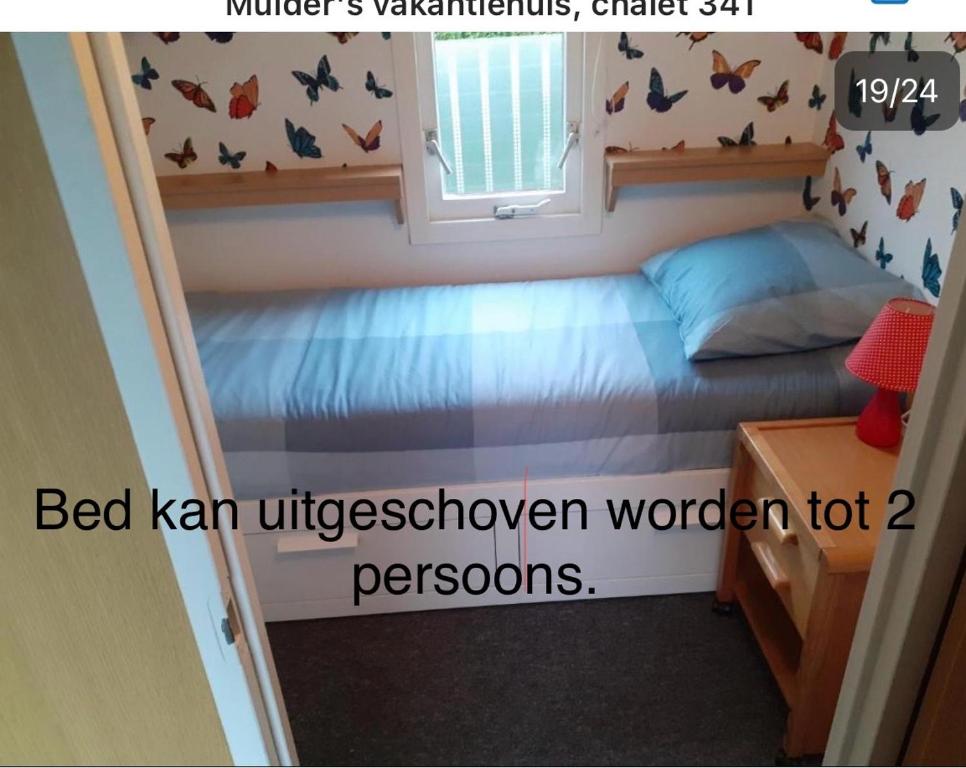Postel nebo postele na pokoji v ubytování Mulder's vakantiehuis, chalet 341