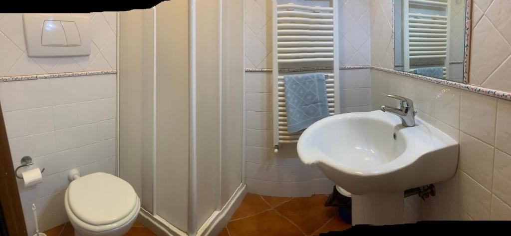 Kúpeľňa v ubytovaní Casa vacanza montecapino