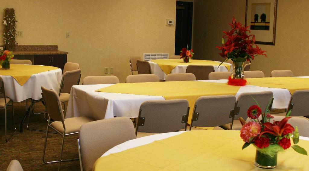 Country Inn & Suites by Radisson, Ithaca, NY photo