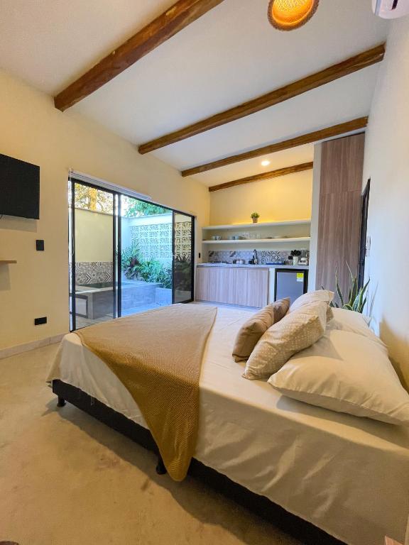 Postel nebo postele na pokoji v ubytování Cabaña Privada con Jacuzzi en la Hacienda Nápoles