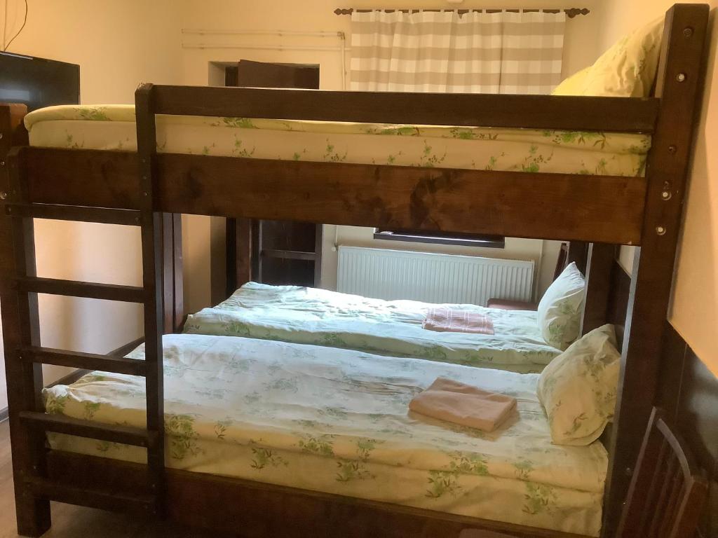 Postel nebo postele na pokoji v ubytování Garden Inn