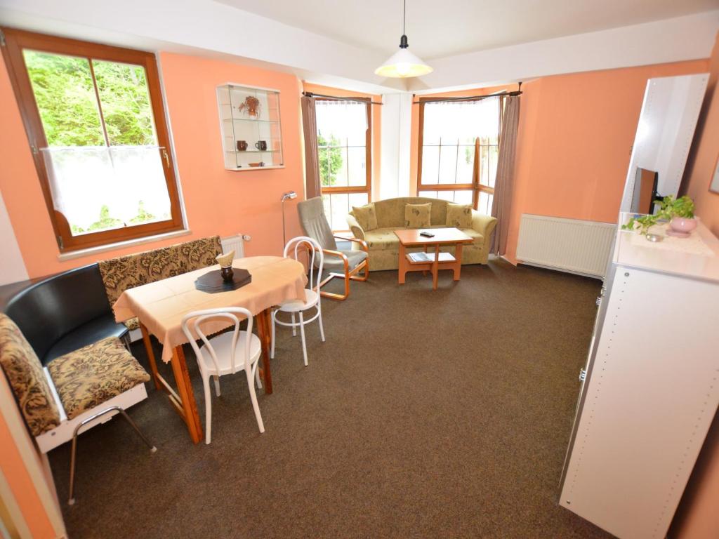 Część wypoczynkowa w obiekcie Snug Apartment in Jachymov near Ski area