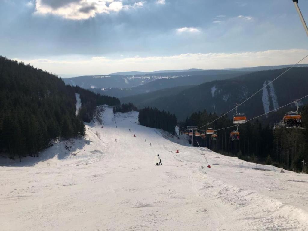 Obiekt Snug Apartment in Jachymov near Ski area zimą