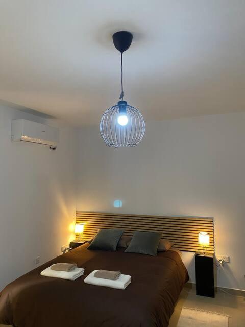 Postel nebo postele na pokoji v ubytování Gozo Vacation Studios