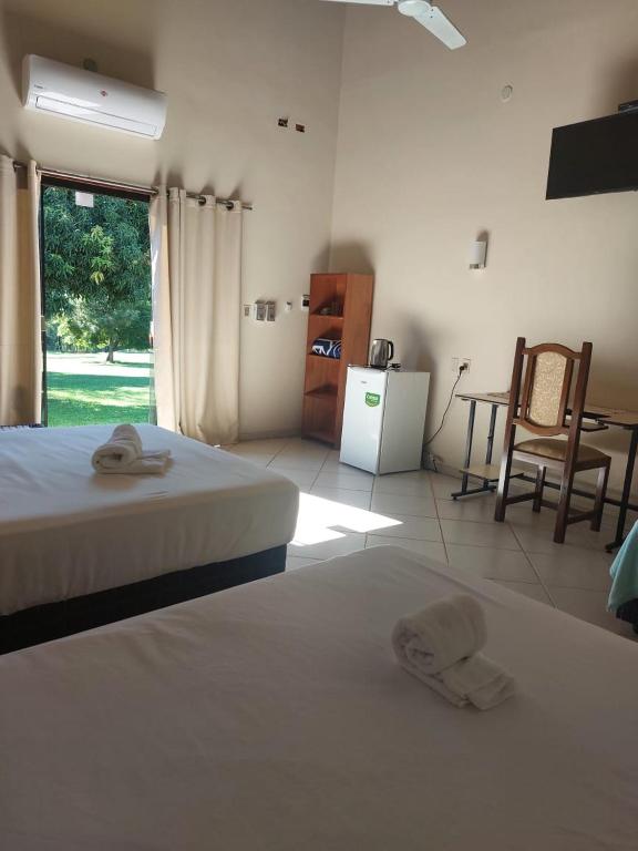 Postel nebo postele na pokoji v ubytování Tower Suites