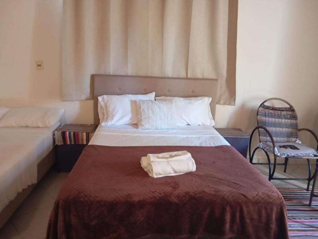 Postel nebo postele na pokoji v ubytování Tower Suites