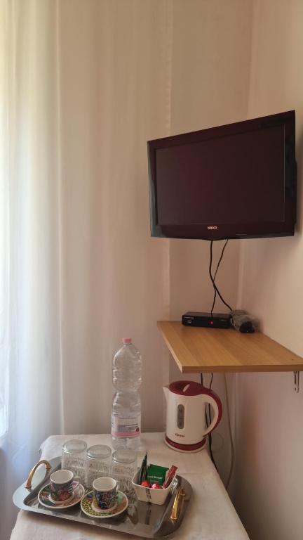 Televízia a/alebo spoločenská miestnosť v ubytovaní B&B Vaticanrooms