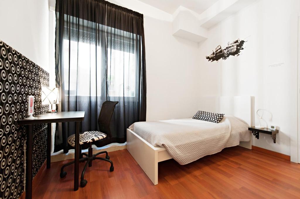 Posteľ alebo postele v izbe v ubytovaní Take It Easy Roma Guest House