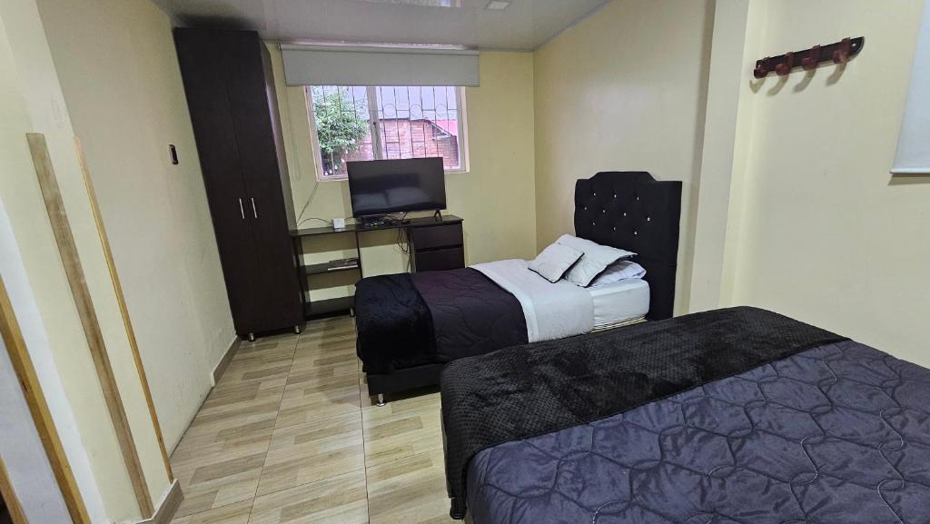 Postel nebo postele na pokoji v ubytování Roma House N- suite Campin Movistar Ministerios Simón Bolivar