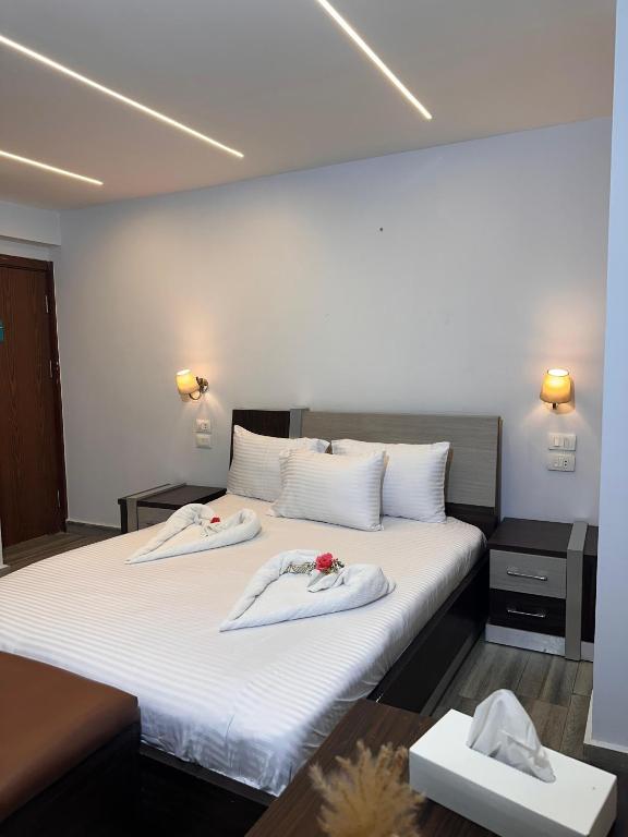Postel nebo postele na pokoji v ubytování Kayan Pyramids Hotel