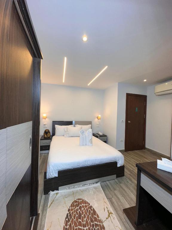 Postel nebo postele na pokoji v ubytování Kayan Pyramids Hotel