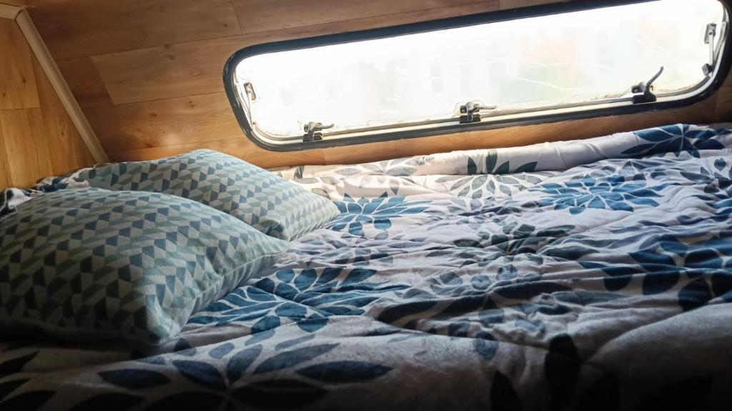 Postel nebo postele na pokoji v ubytování Autocaravana para pasar la noche