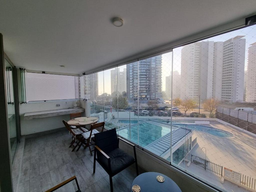 Bazén v ubytování Modern apartment in Montemar nebo v jeho okolí