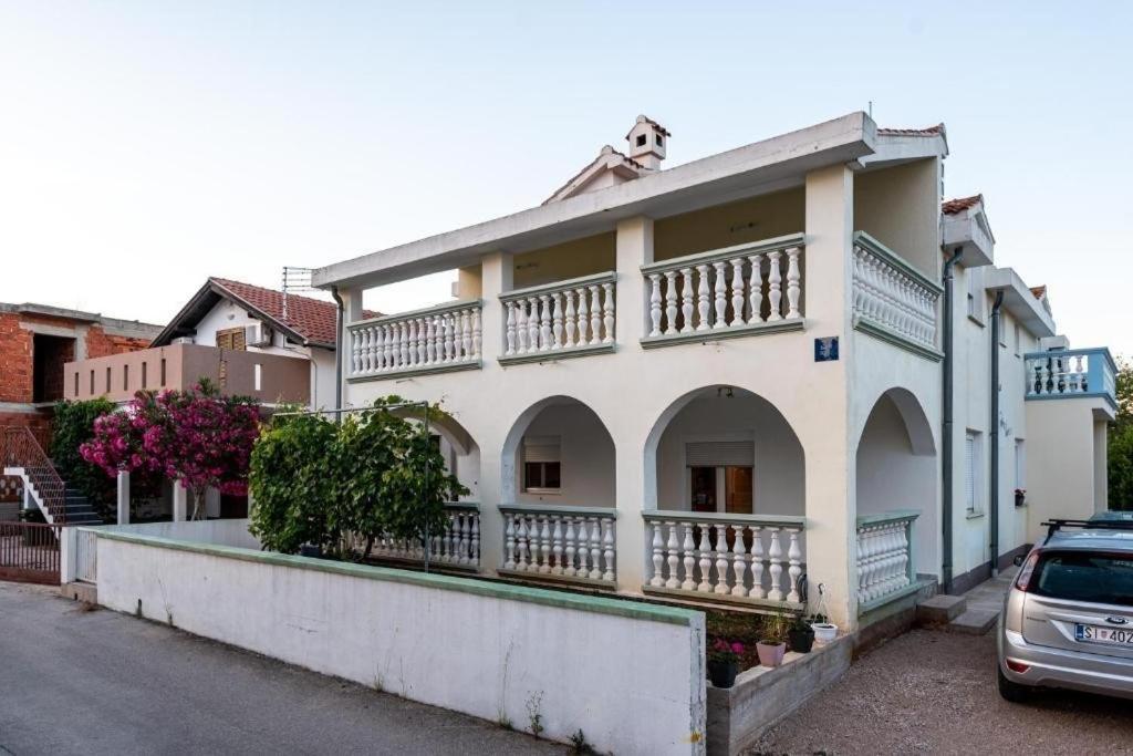 Apartments with parking space Vodice - 24553