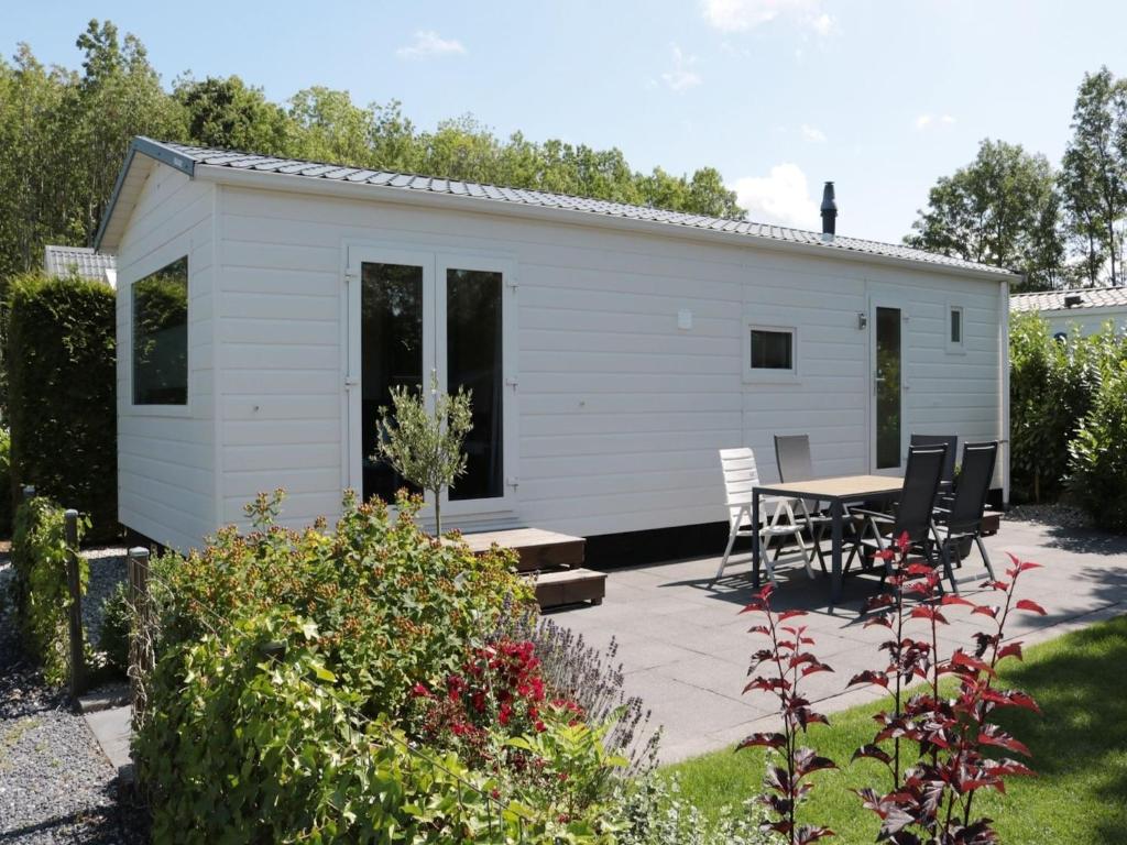 Zahrada ubytování Chalet in Friesland near Wadden Sea & Franeker