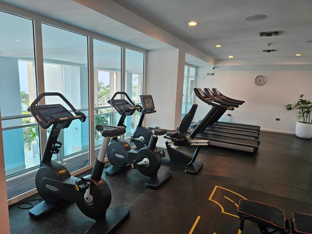 Fitness centrum a/nebo fitness zařízení v ubytování The Cliff Sint Maarten Heaven