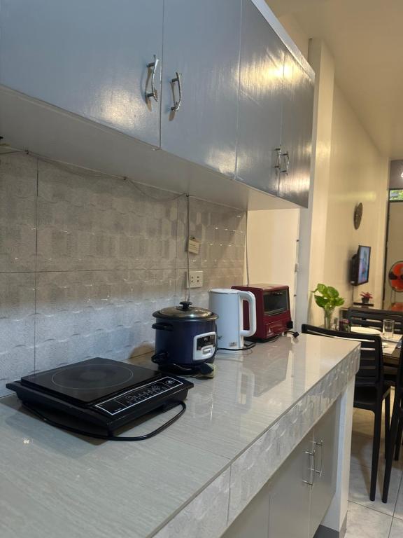 Kuchyň nebo kuchyňský kout v ubytování JORA Studio Apartment 1-B