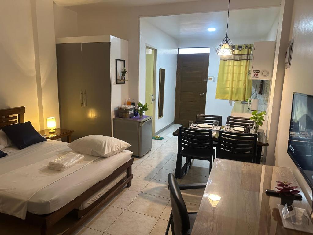 Postel nebo postele na pokoji v ubytování JORA Studio Apartment 1-B