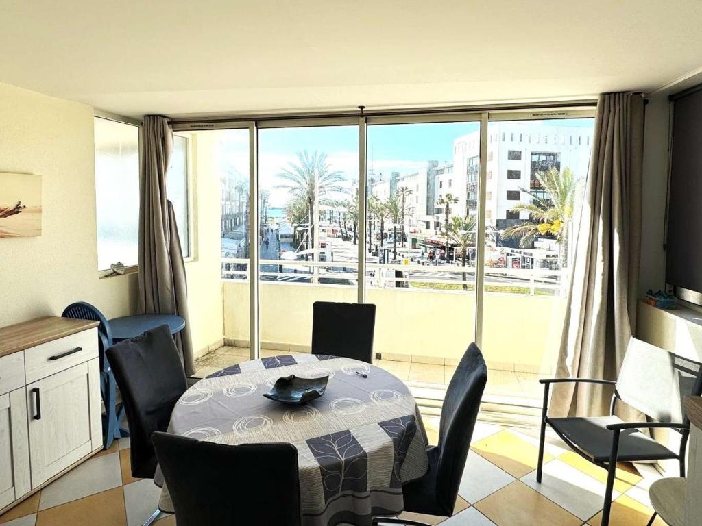 Photo de la galerie de l'établissement Appartement T2 au Cap d'Agde avec parking, vue mer - FR-1-607-220, au Cap d'Agde