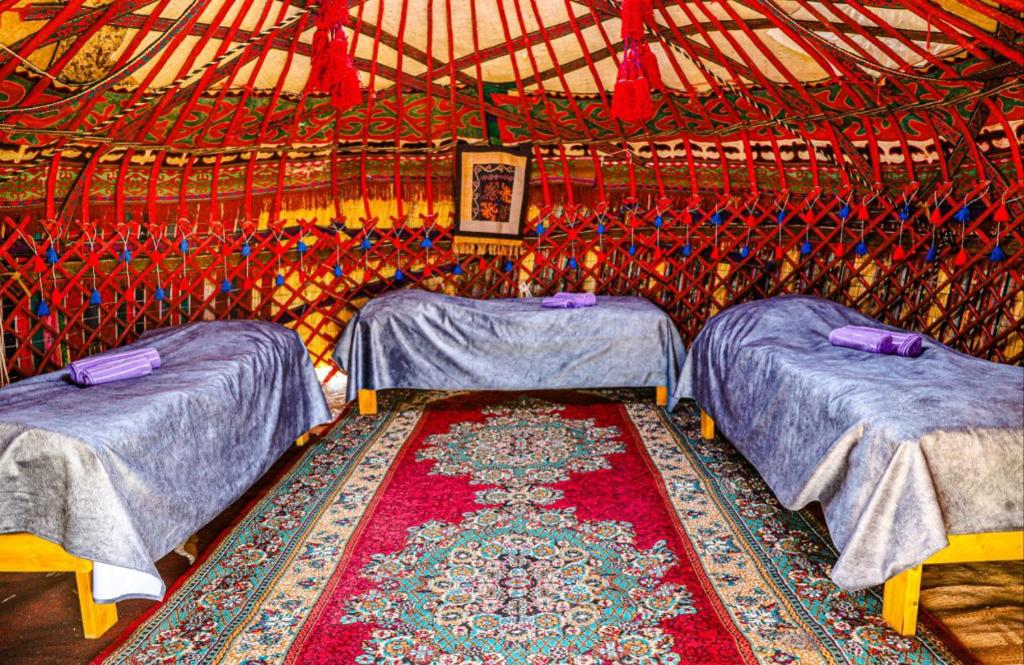 Postel nebo postele na pokoji v ubytování "Ak-Bulun" Yurt camp