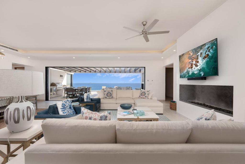 Predel za sedenje v nastanitvi Sublime 4 BR Residence at Quivira, Los Cabos