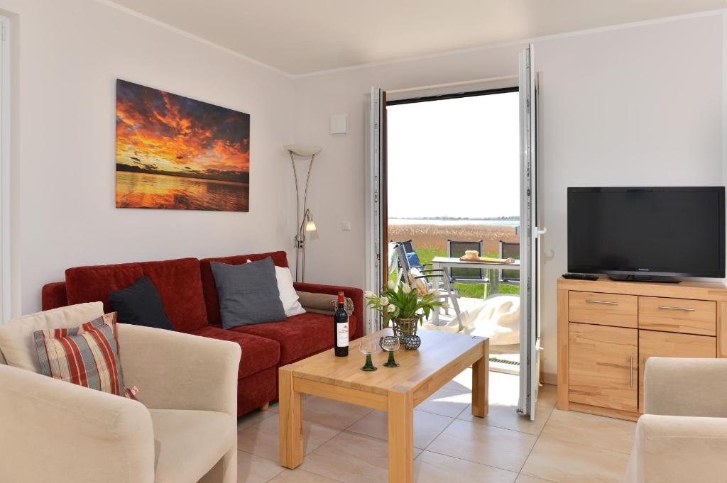 TV a/nebo společenská místnost v ubytování Ferienwohnung "Ostseebrise"