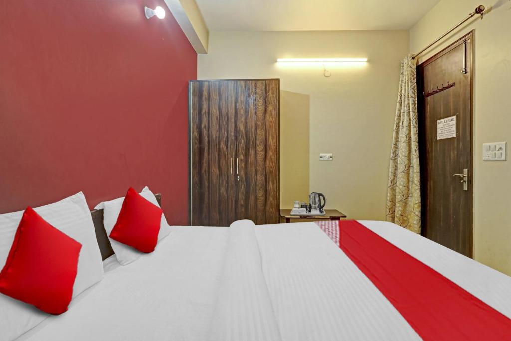 Postel nebo postele na pokoji v ubytování Hotel O A.k Palace