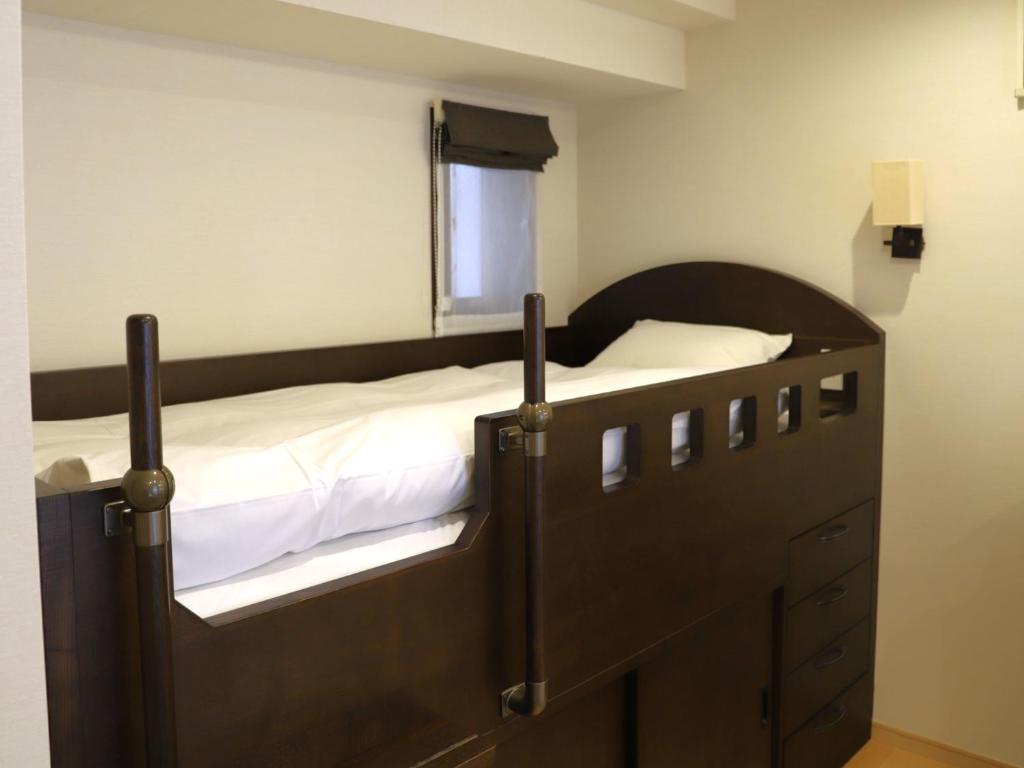 Postel nebo postele na pokoji v ubytování HOTEL BRILLIO ASAKUSABASHI