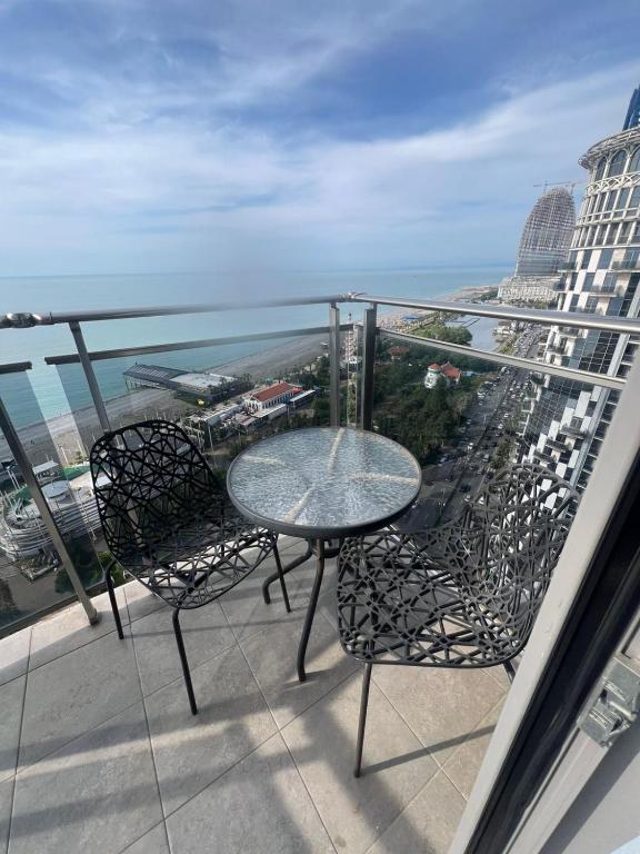 تصویر اتاق‌های Seaview Panoramic Apartments ORBI Sea Towers Batumi - تصویر ۲