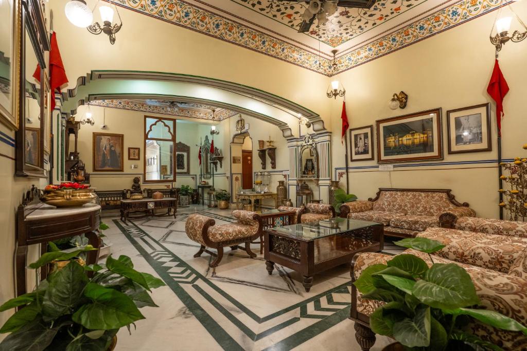 Posezení v ubytování Umaid Bhawan - A Heritage Style Boutique Hotel