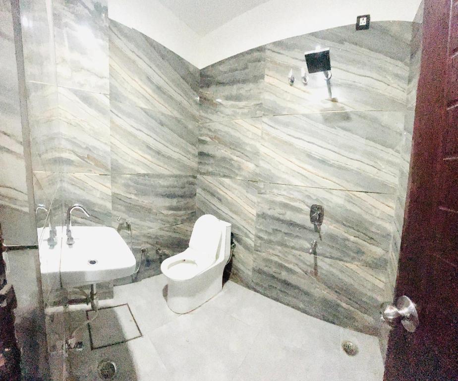 Koupelna v ubytování Hotel Green Apple BAREILLY