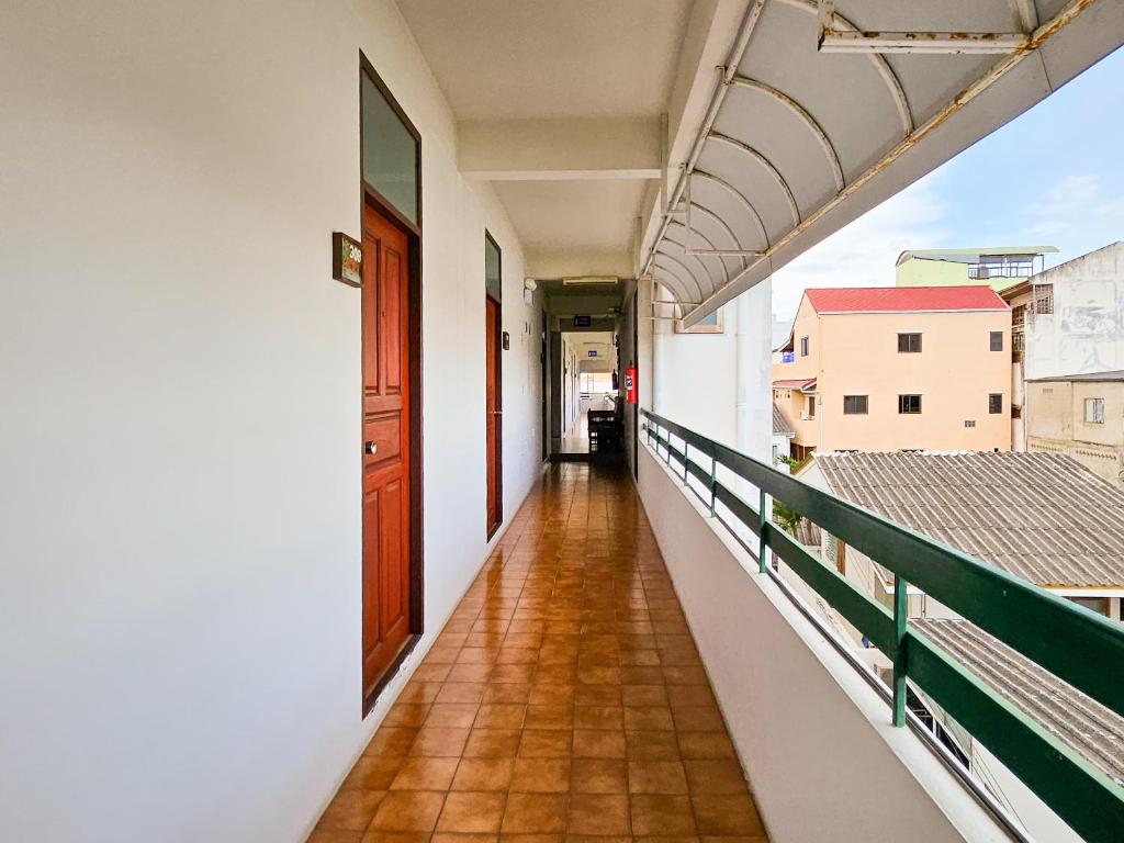 Balkón nebo terasa v ubytování Sirin Hotel Hua Hin