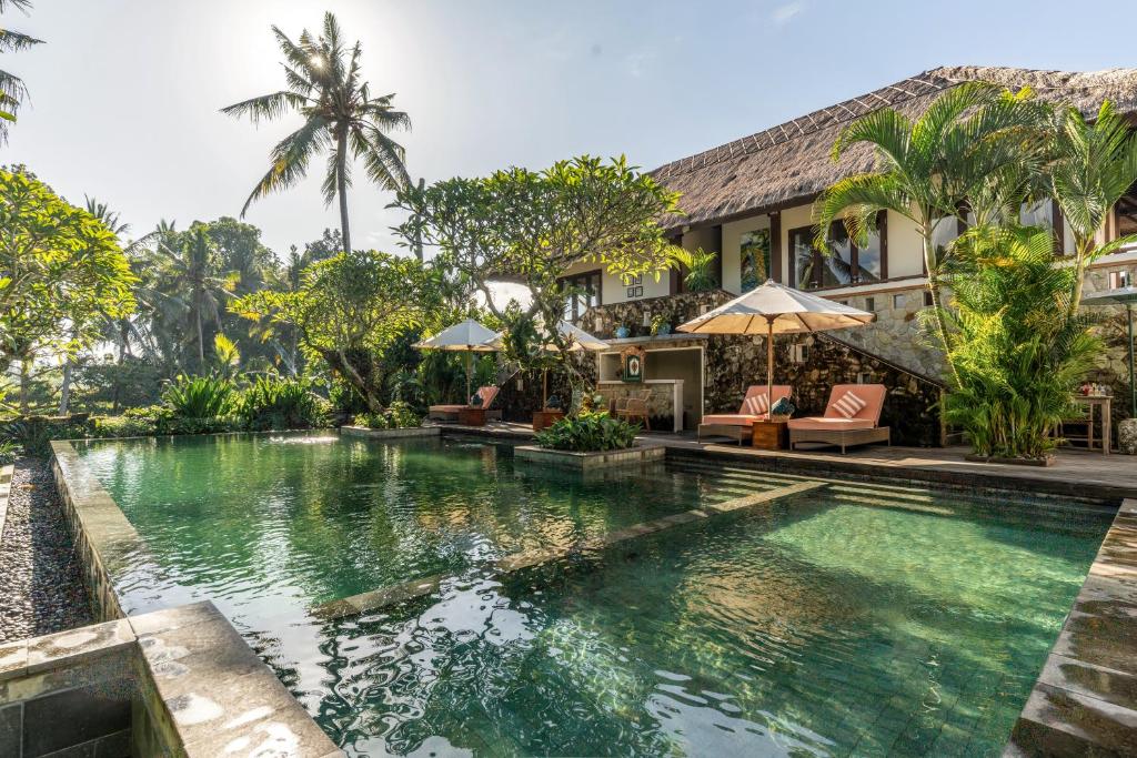 een zwembad voor een villa bij Radha Phala Resort & Spa in Ubud
