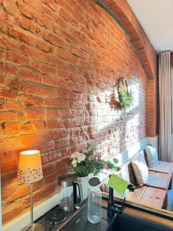 Area soggiorno di FOUR ROOMS Carlsbad Authentic