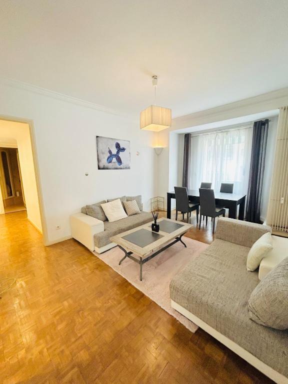 Photo de la galerie de l'établissement Large Croisette apartment with private parking, à Cannes