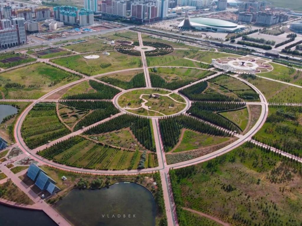 Blick auf Кок-Жайлау 1-комнатная за Хан Шатыром aus der Vogelperspektive