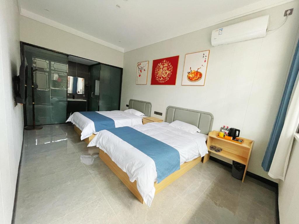 Postel nebo postele na pokoji v ubytování 少东家公馆二号院