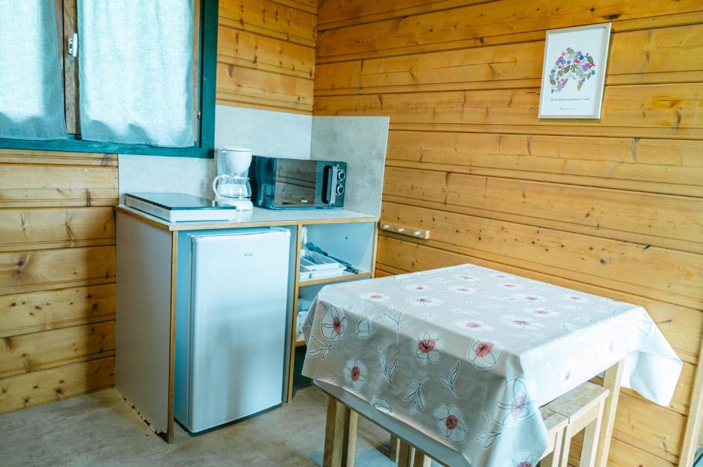Kuchyň nebo kuchyňský kout v ubytování Camping Sérendipité