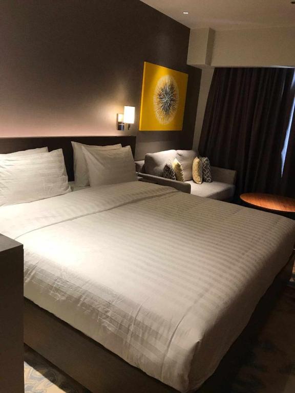 Postel nebo postele na pokoji v ubytování Novotel Residence Hotel Manila by Jolly Luxe Suites at Acqua