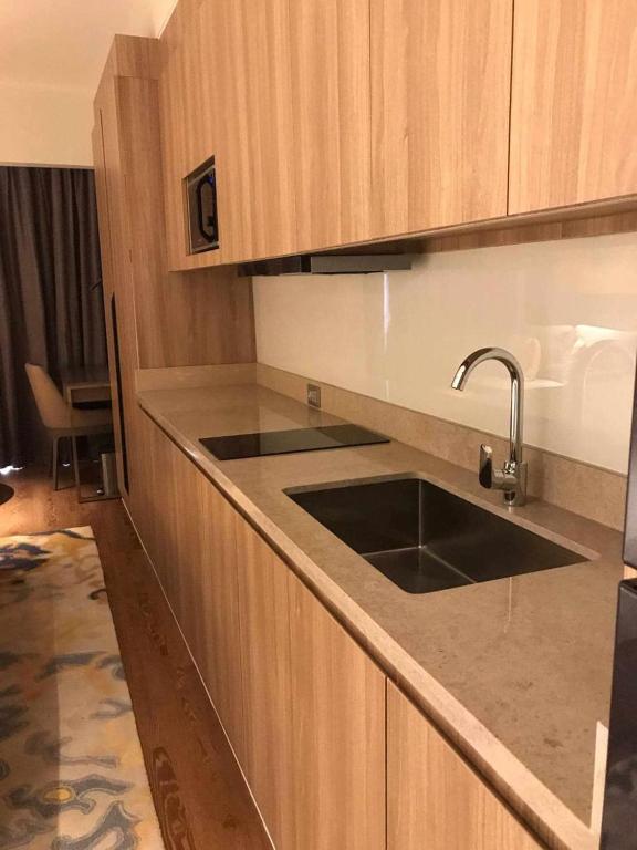 Kuchyň nebo kuchyňský kout v ubytování Novotel Residence Hotel Manila by Jolly Luxe Suites at Acqua